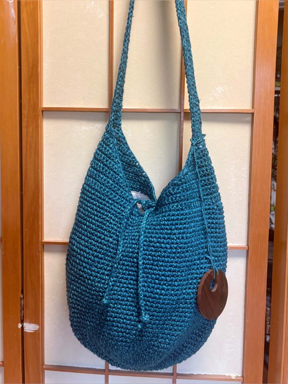 Sakroots Crochet Crossbody Hobo Bag Teal Boho Slouch Shoulder Bag Wood Charm